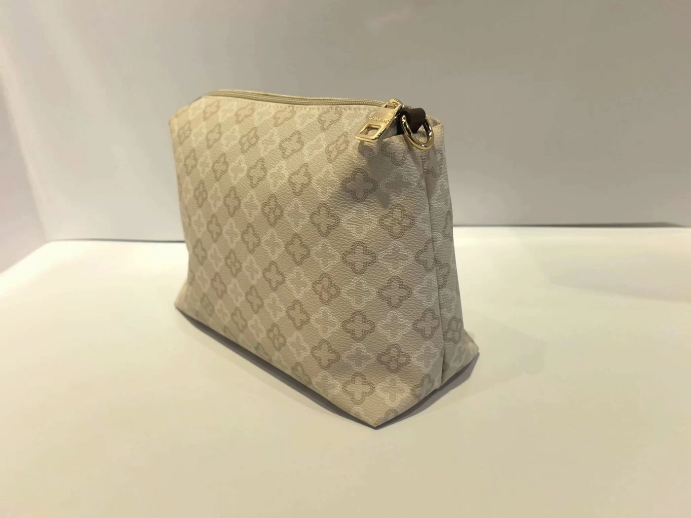 Custom cosmetic bag style